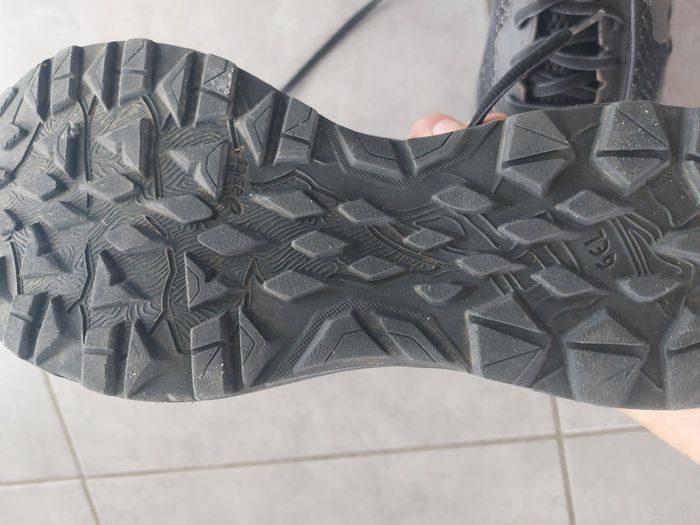 Basket Asics taille 42 - photo numéro 5