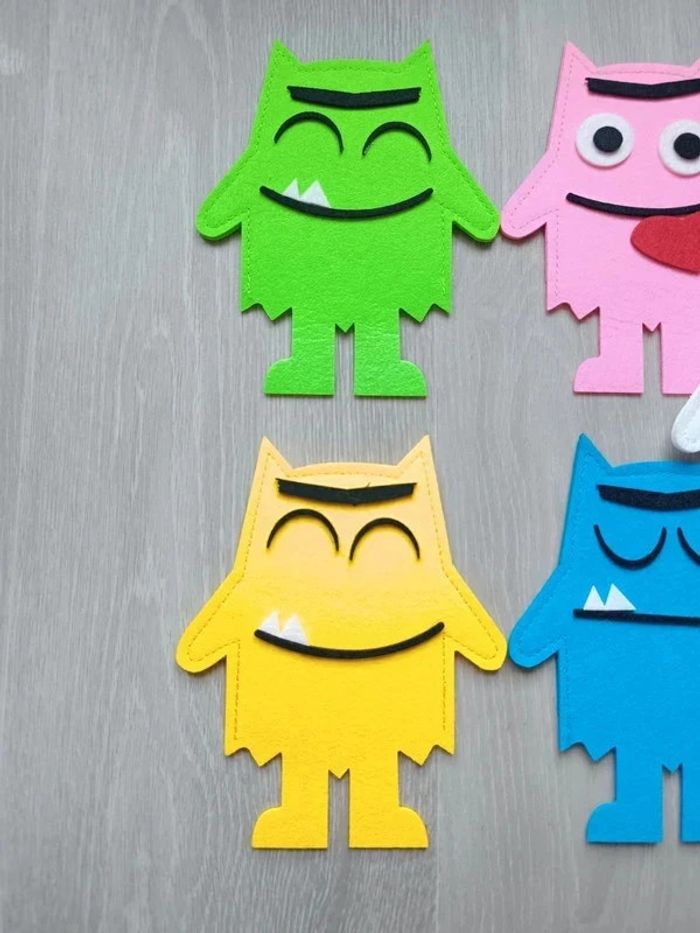 Les 7 peluches marionnettes montres de la couleur des émotions Montessori - photo numéro 2