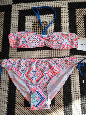 Maíllot de bain la hall taille 16ans neuf