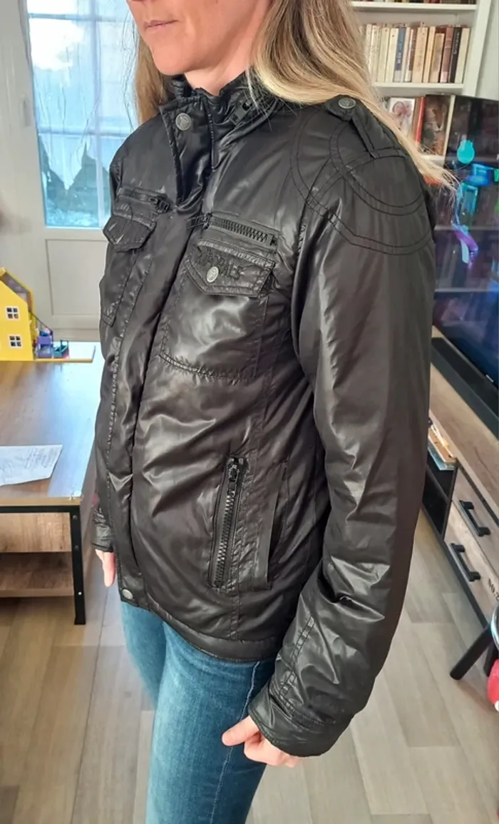 Blouson noir Kaporals T.36/38 - photo numéro 2