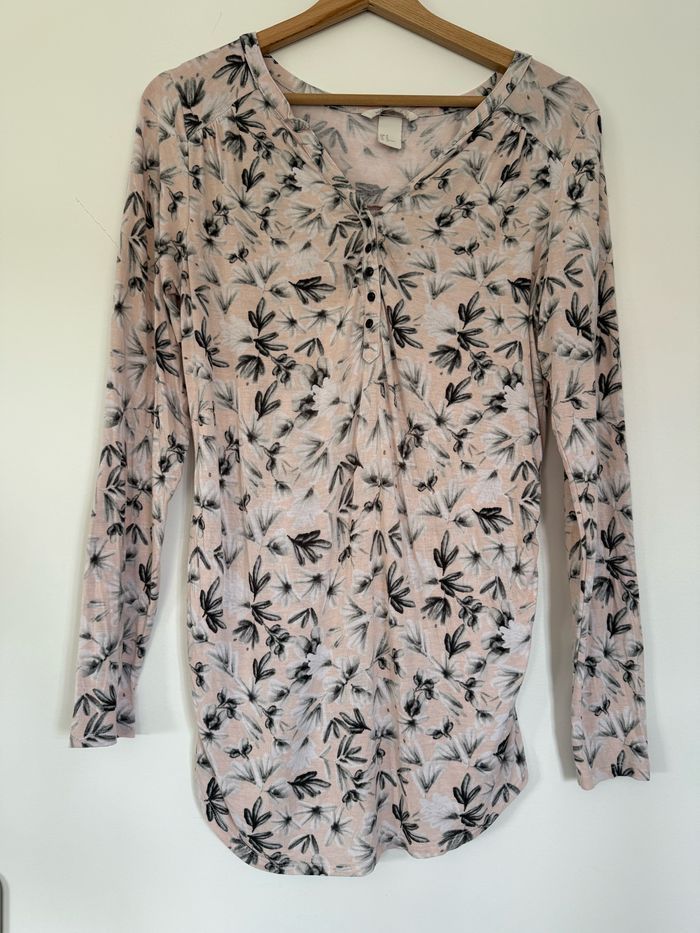 Top hm manche long rose fleurie taille M