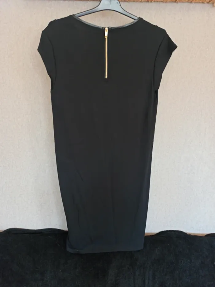 Robe noire 42 - photo numéro 3