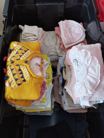 Lot vêtements 1 mois et naissance