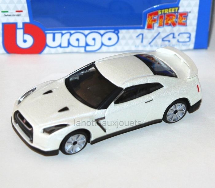 BBURAGO NISSAN GT-R 2009 COUPE ECHELLE 1/43 BLANC - photo numéro 2