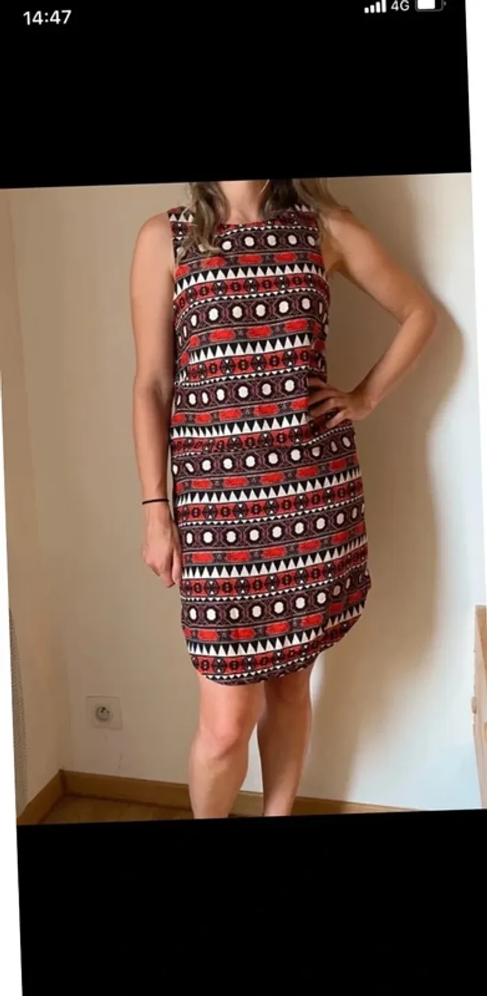 Jolie robe rouge à motifs h&m