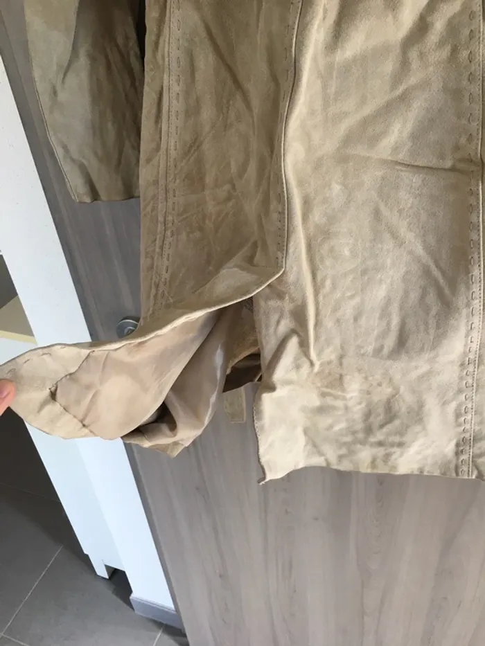 Trench en daim beige ceintré - photo numéro 4