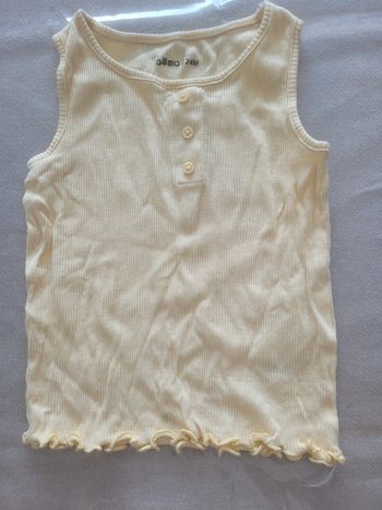 T shirt 24 mois tres bon etat