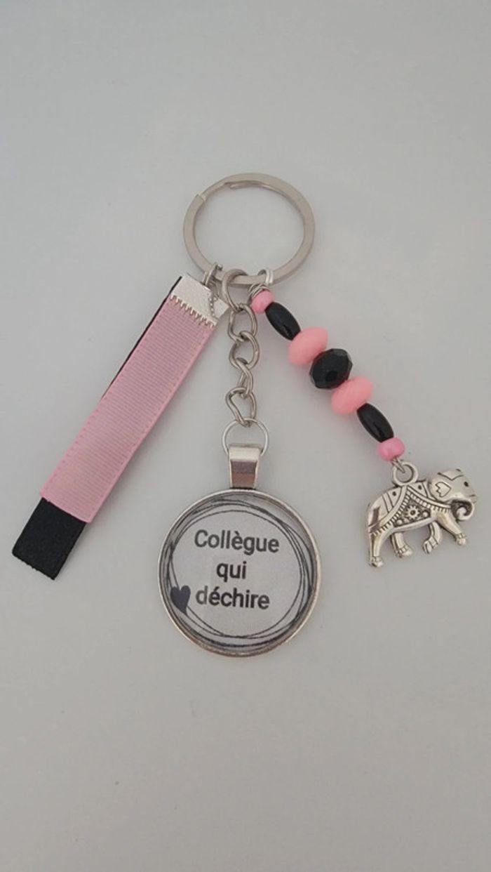 Cadeau collègue, porte clé message bijoux de sac " collègue qui déchire "