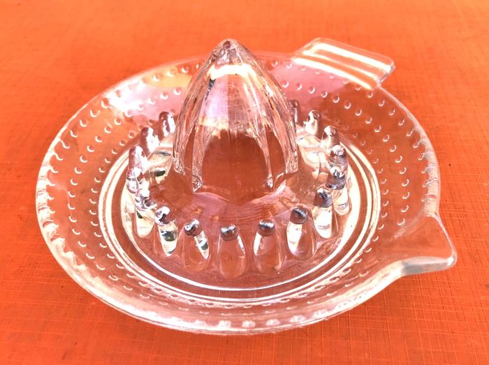 Années 1970 Presse agrumes Verre moulé décor pointes de perles - photo numéro 2
