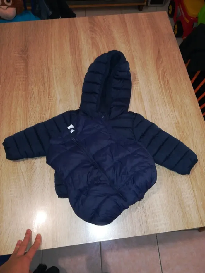 Lot d'une doudoune à manches longues et d'une doudoune sans manches en 12mois 74cm