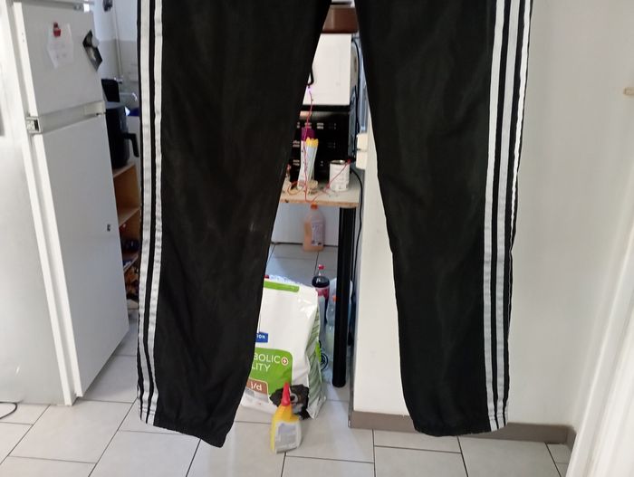 Bas  de survêtement adidas taille m. couleur noir et rouge très jolie - photo numéro 5