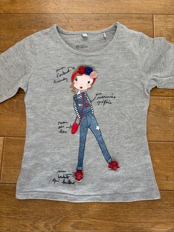 Tee-shirt, taille 5 ans.