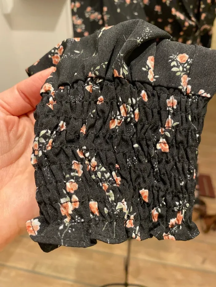 Robe courte portefeuille avec petites fleurs - photo numéro 3