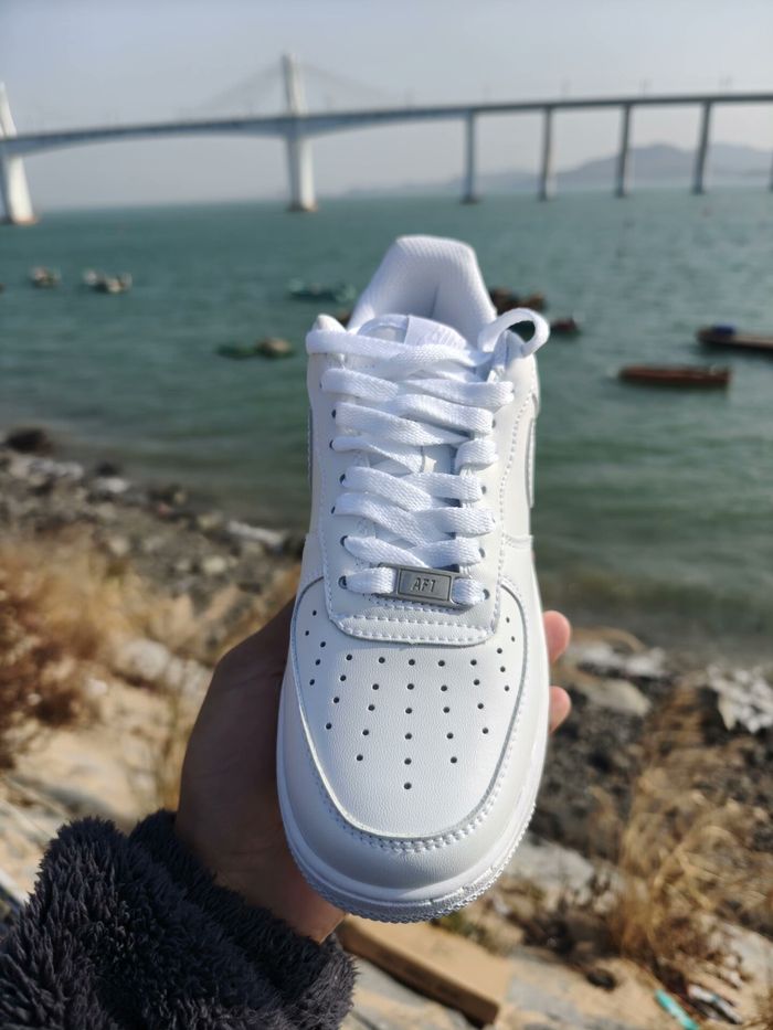 Nike Air Force 1 Low '07 White taille :37.5 - photo numéro 4