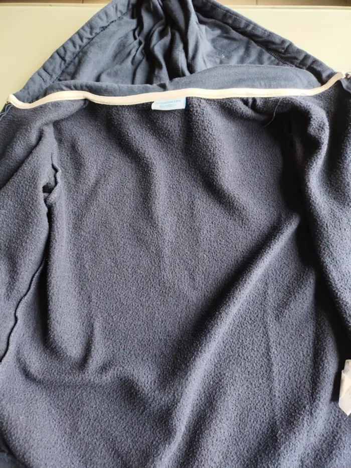🧥 Gilet zippé bleu marine garçon – Taille 10 ans – Bon état - photo numéro 9