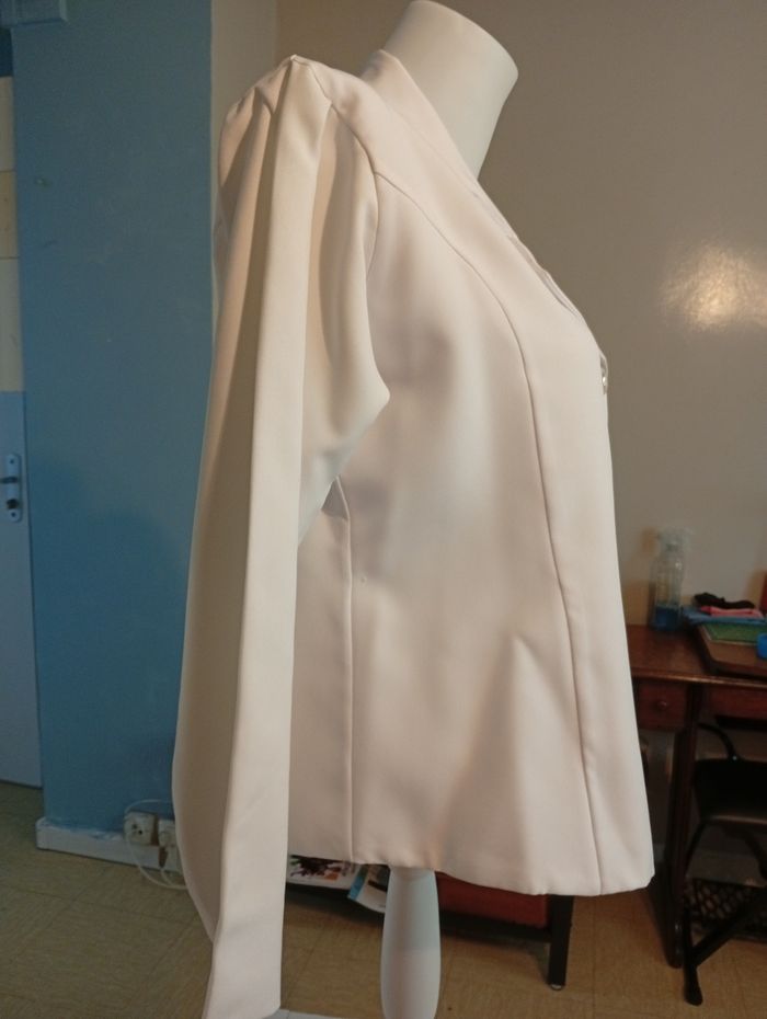 Veste blanche - photo numéro 3