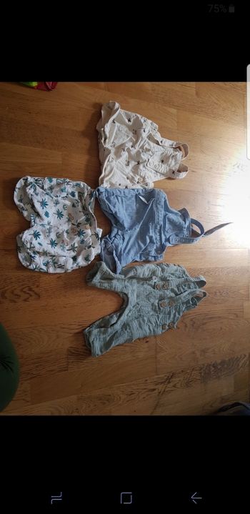 3 salopettes et 1 short