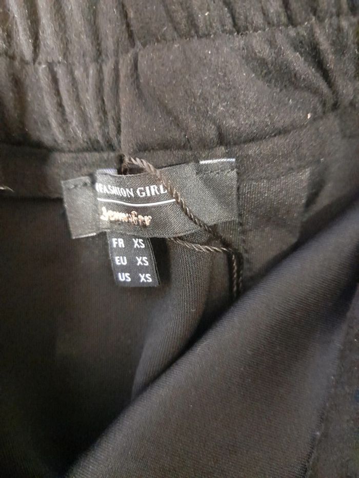 Jupe jennyfer taille xs - photo numéro 3