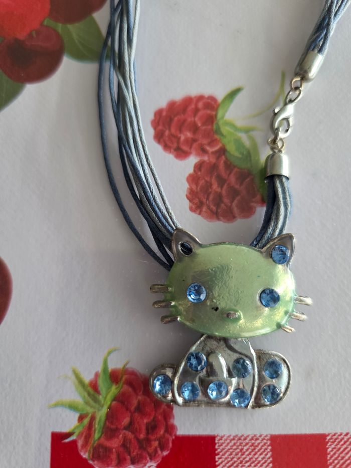 COLLIER FILLE 👧 MOTIFS CHAT BLEU TURQUOISE STRASS MANQUE 1 SUR L'OREILLE DROITE - photo numéro 3