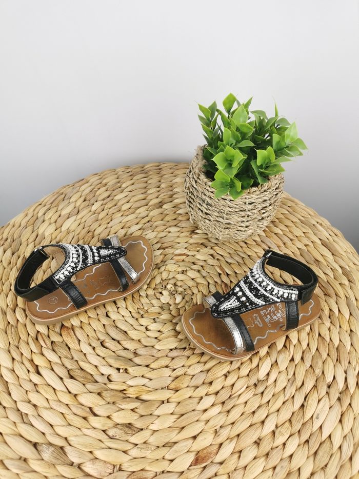 Sandales à perles noires et blanches Nini & Girls Pointure 24