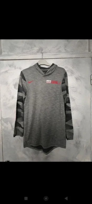 Tee shirt manche longue Nike taille XS