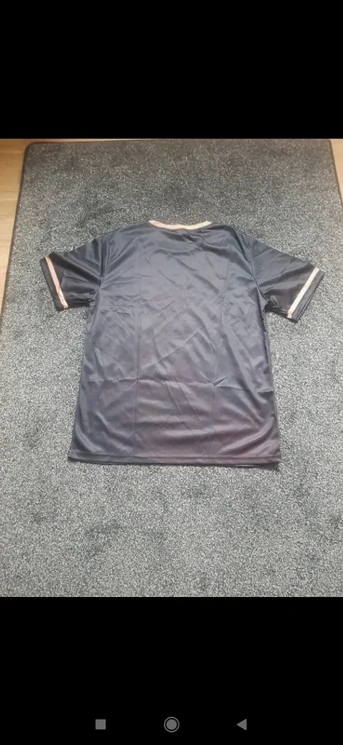 Tee shirt neuf taille S
Matiere légère - photo numéro 5