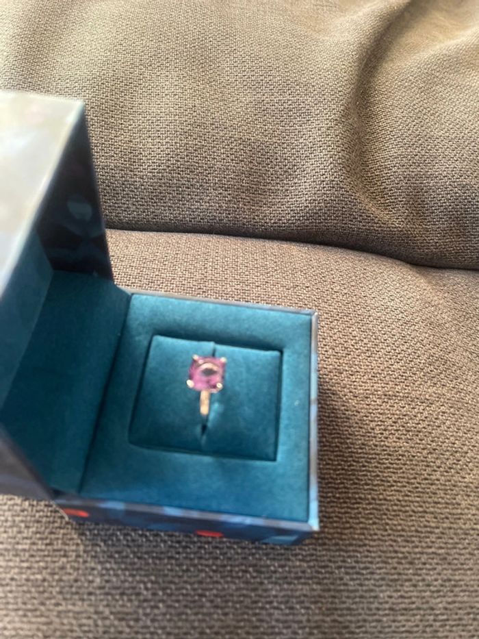 Bague mauboussin geule d’amour pierre violette - photo numéro 3