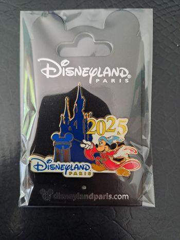 Pin's disney Mickey 2025