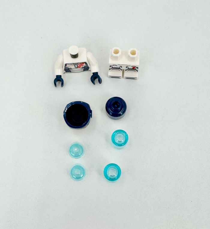 Bonjour, J’avais en double depuis longtemps cette figurine ; je me pose pour faire du tri, c’est donc l’occasion de vous la proposer. Garantie neuve et 100% de la marque Lego. Envoi soigné et protégé. - photo numéro 6