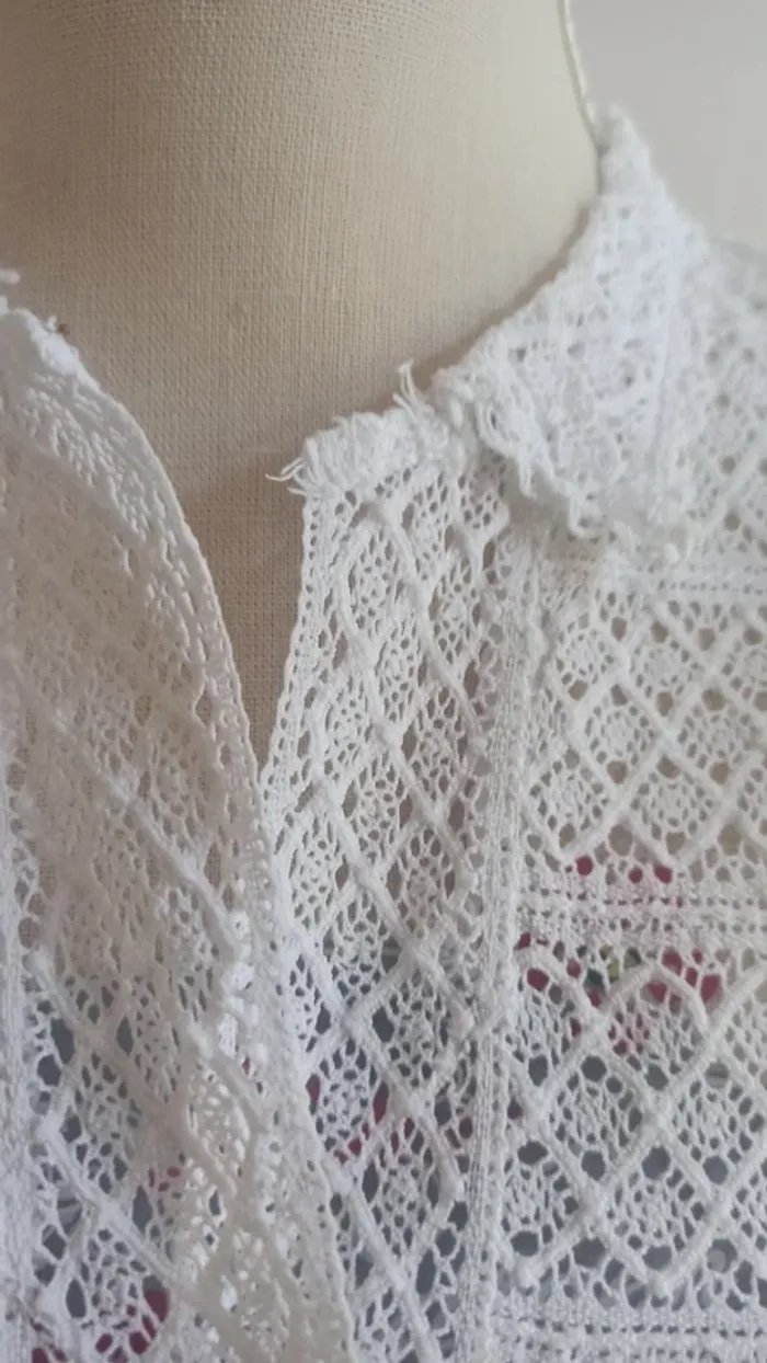 Chemise en dentelle fait à la main sublime - photo numéro 4