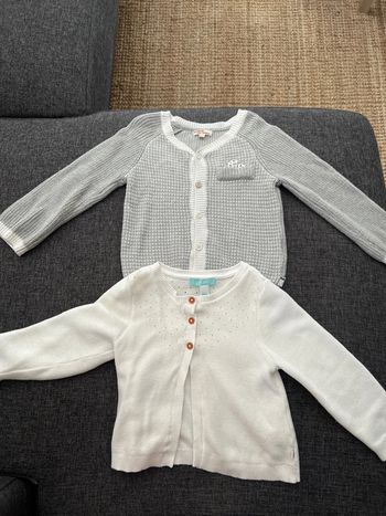 Lot 2 gilets bébé gris et blanc Obaibi et Dpam 86cm 23 mois
