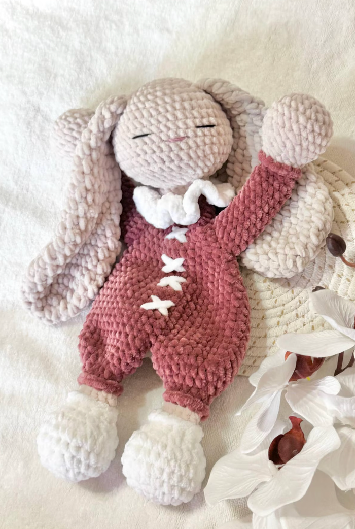 🐰✨ Doudou lapin en pyjama au crochet 🧶💤 - photo numéro 2