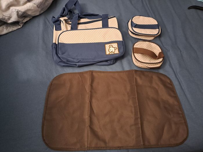 Ensemble sac à langer + matelas + pochettes