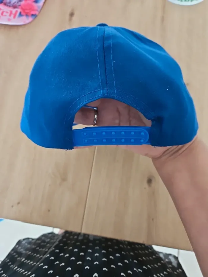 Casquette stitch neuve - photo numéro 2