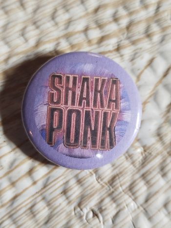 Badge motif Shaka Ponk neuf