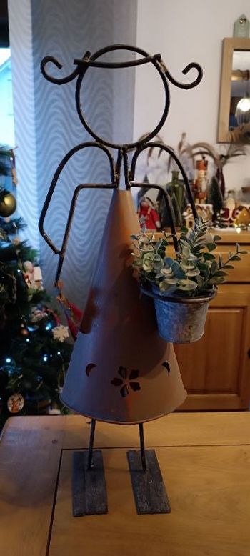 Fille en métal décoration