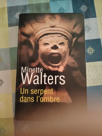 Livre Un serpent dans l'ombre