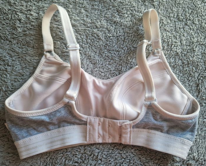 Brassière sans armatures - UK . 28A - photo numéro 2