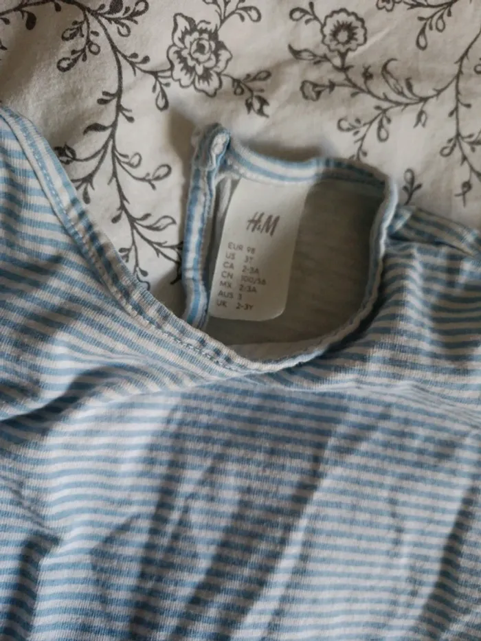 Tee shirt manches courtes à volants H&M 98cm rayé bleu et blanc - photo numéro 3