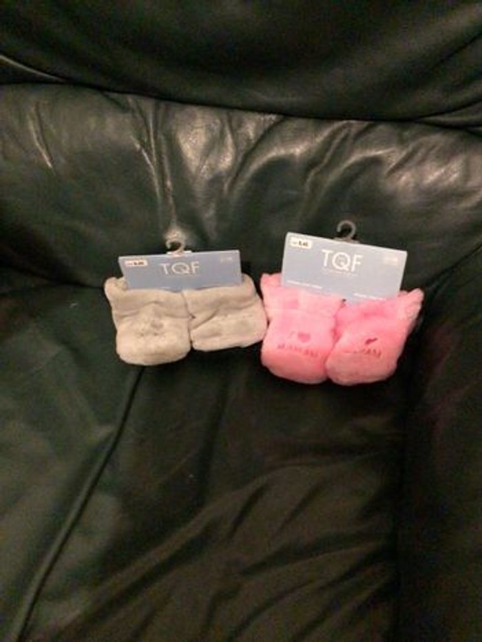 Des chaussons de bébé