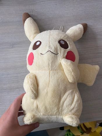 Grande peluche pikachu pastel