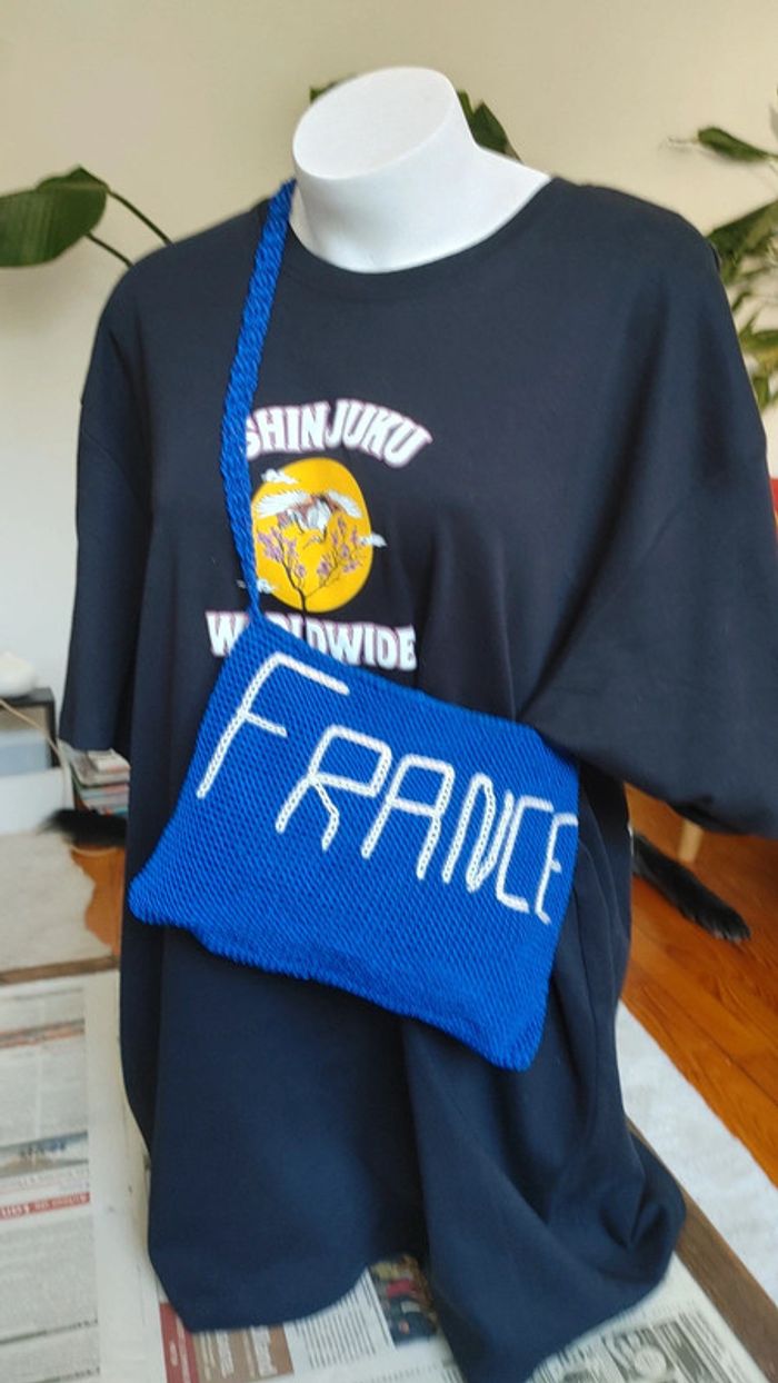 Magnifique sac à main tricot inscription France en excellente état fermeture zip - photo numéro 3