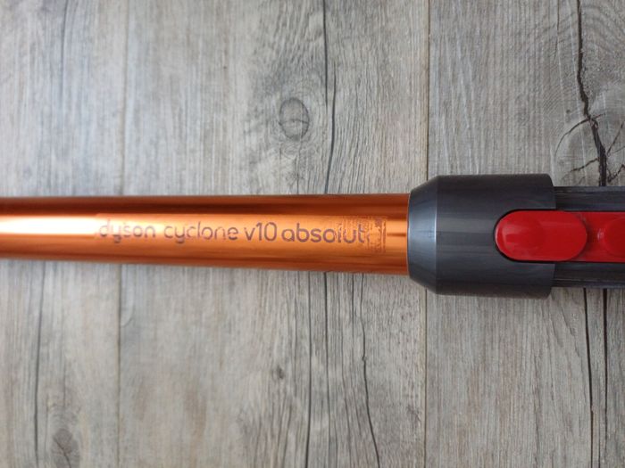 Tube Dyson + brosse fluffy, originaux, en très bon état - photo numéro 2