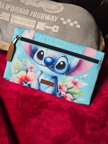 Pochette avant Cabaïa Customisé Stitch