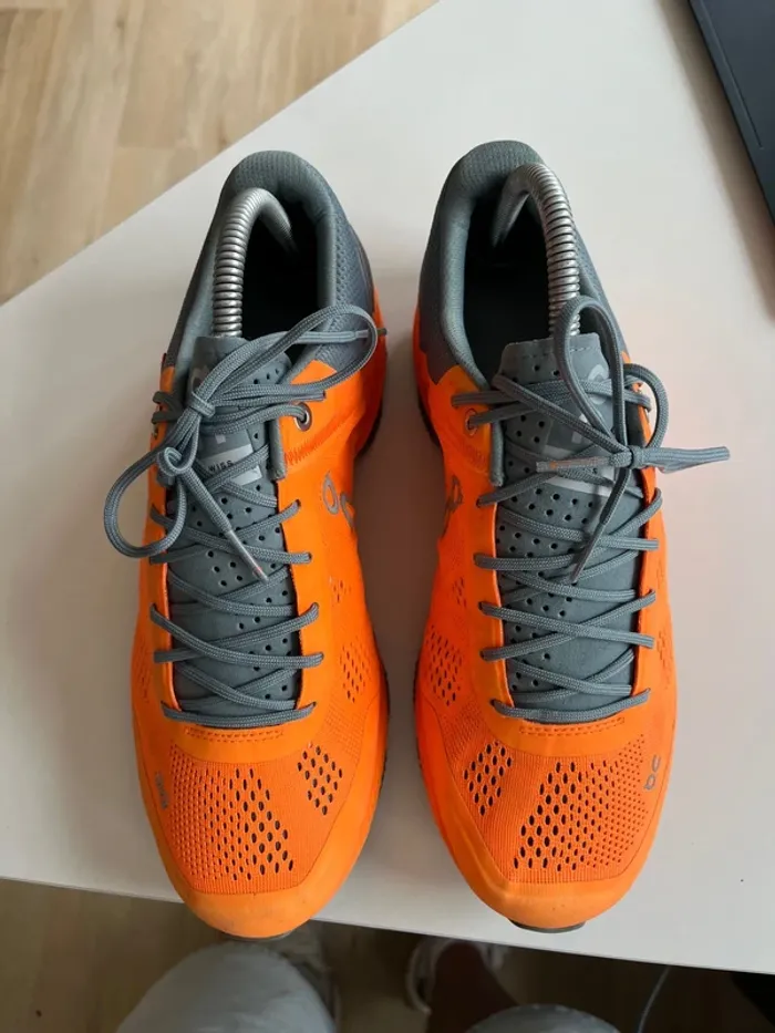 On Running CloudSurfer Taille 40 - photo numéro 2