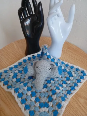 Doudou okay éléphant en coton fait main