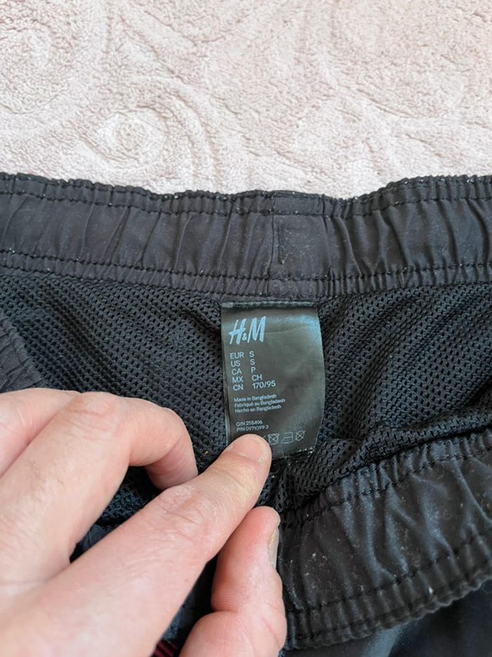 Short noir H&M à motifs glaces roses - taille S - photo numéro 3