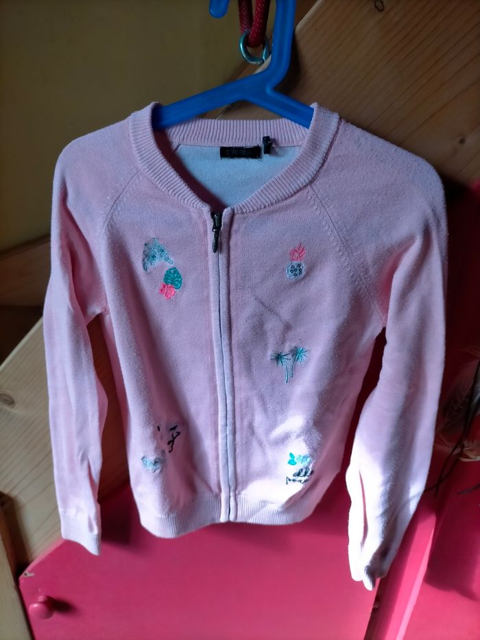 Ravissant cardigan IKKs 8 ans