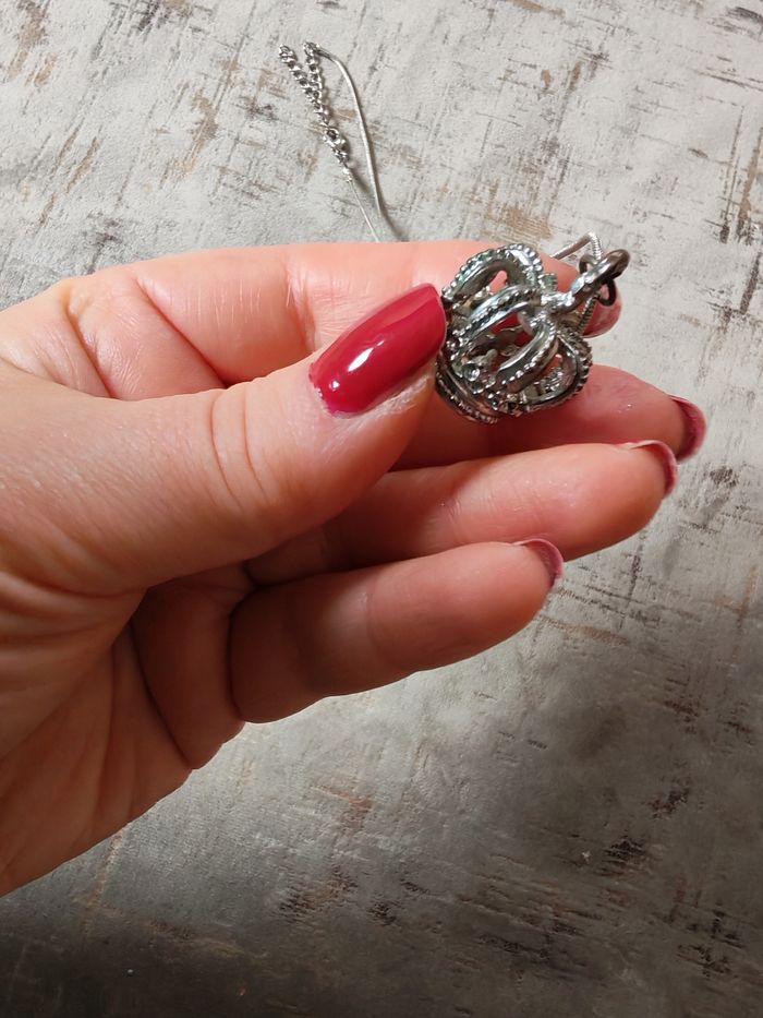 Collier en chaîne pendentif couronne couleur argentée - photo numéro 3