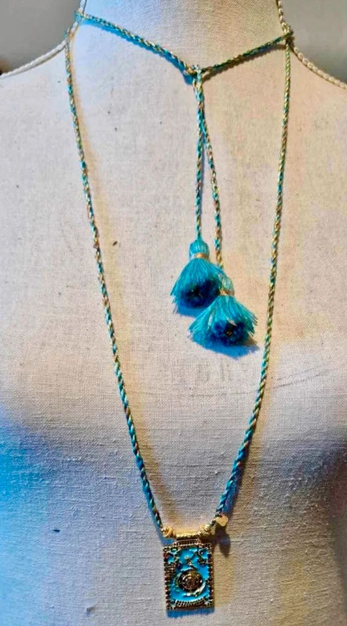 Sautoir cordons turquoise et or grigris à nouer pompons médaille carrée ange cristaux Habaha Paris - photo numéro 2